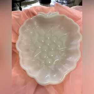 VINTAGE MILK GLASS SPOON REST/TRINKET DISH